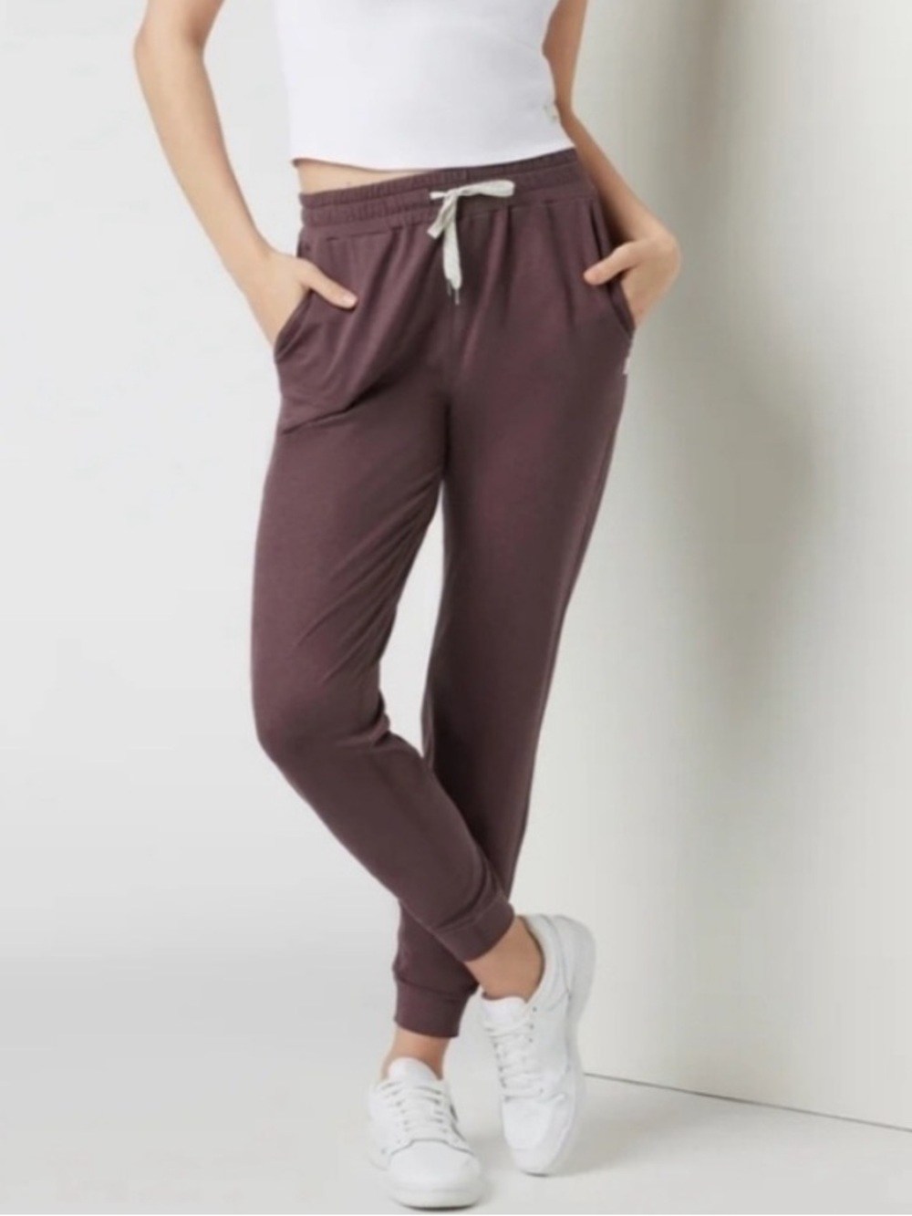 Vuori Dream Knit Performance Jogger in Elderberry Heather